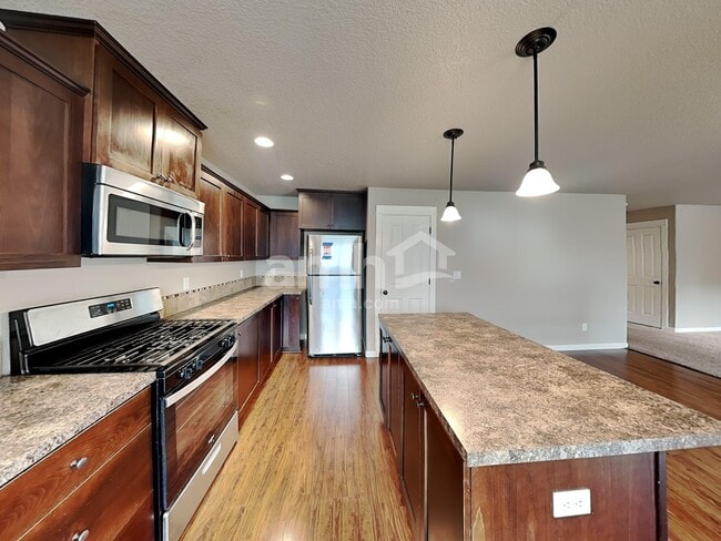 468 Tulip Ave, Woodburn, OR 97071 - photo 3