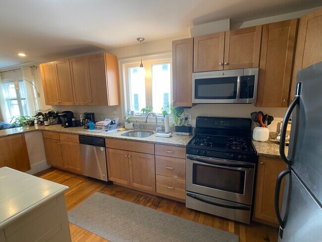 78 Ten Hills Rd unit 1, Somerville, MA 02145 - photo 6