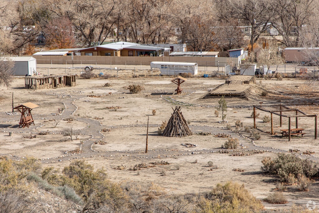 Salmon Ruins & Heritage Park is an ancient pueblo site located to the north of West Hammond.