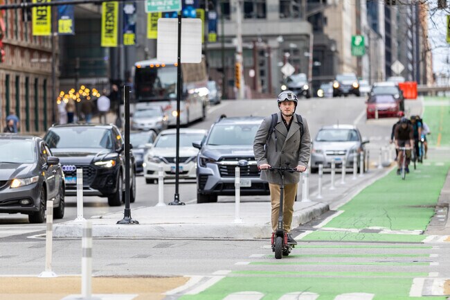 River North residents are known to commute on bikes and scooters as well as on the El.