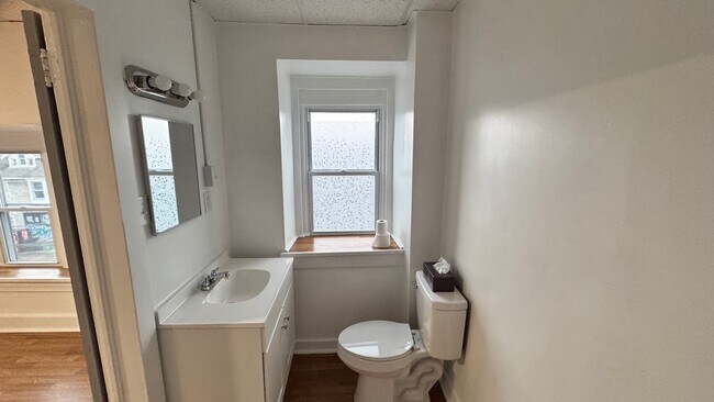 993 E Philadelphia St unit 3rd Floor, York, PA 17403 - photo 7