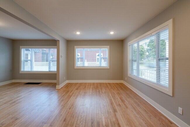 621 3rd St NW unit 1, Grand Rapids, MI 49504 - photo 3