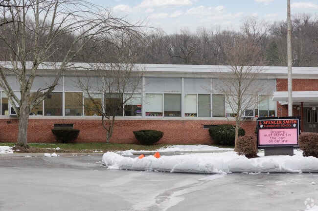 J. Spencer Smith Elementary School in  Tenafly, NJ has 333 students.