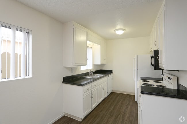 Mesa Vista Apartment Homes, San Diego, CA 92111 - photo 2