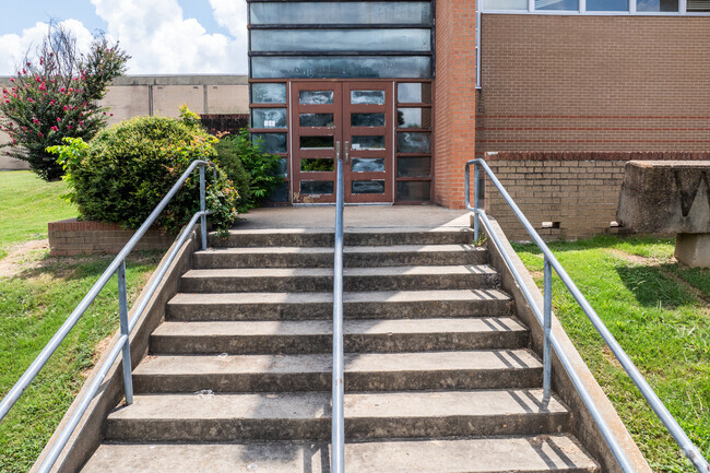 Wingfield High School achieves a C rating for college preparation efforts.