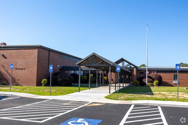 The Lindsey Student Support Center has help childen succeed in Centerville, Georgia.