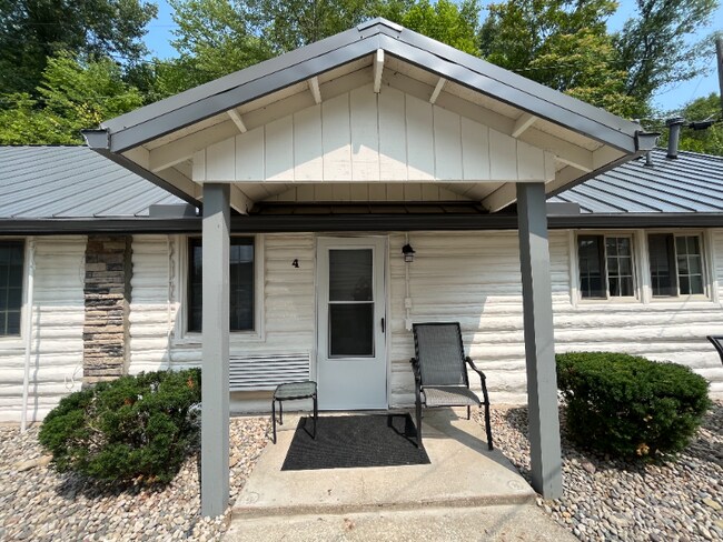 11554 Breyman Hwy unit 4, Tipton, MI 49287 - photo 3