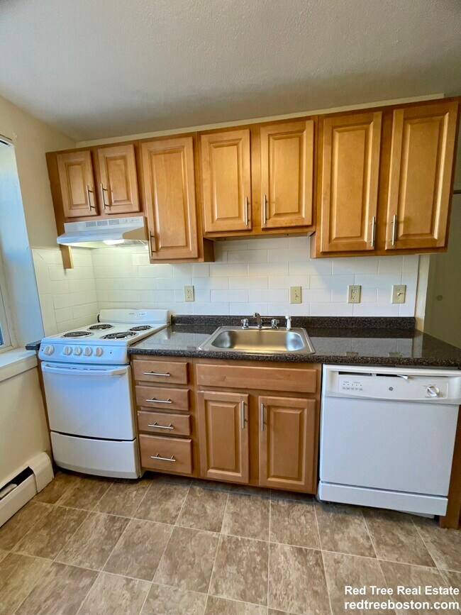 4 Brattle Dr unit 6, Arlington, MA 02474 - photo 5