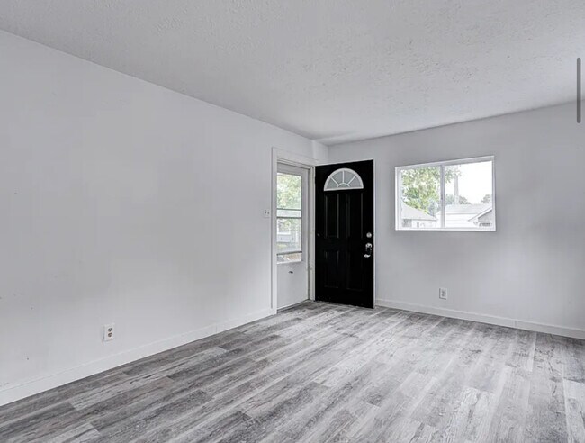 734 N Arnolda Ave, Indianapolis, IN 46222 - photo 3