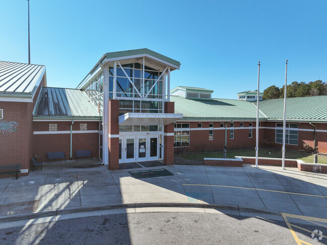 The entrance to Third Creek Elementary School.