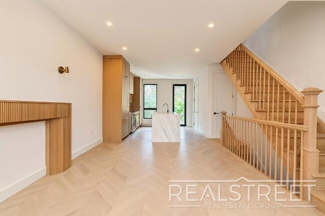 33 Pilling St, Brooklyn, NY 11207 - photo 2
