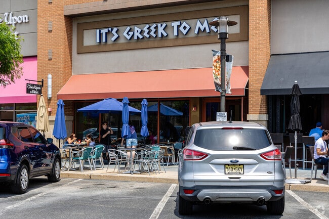It's Greek to Me has outdoor dining al fresco in the Richfield section of Clifton.