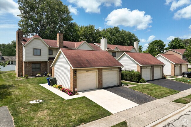 1980's townhouses are popular among residents of Olentangy High Bluffs.