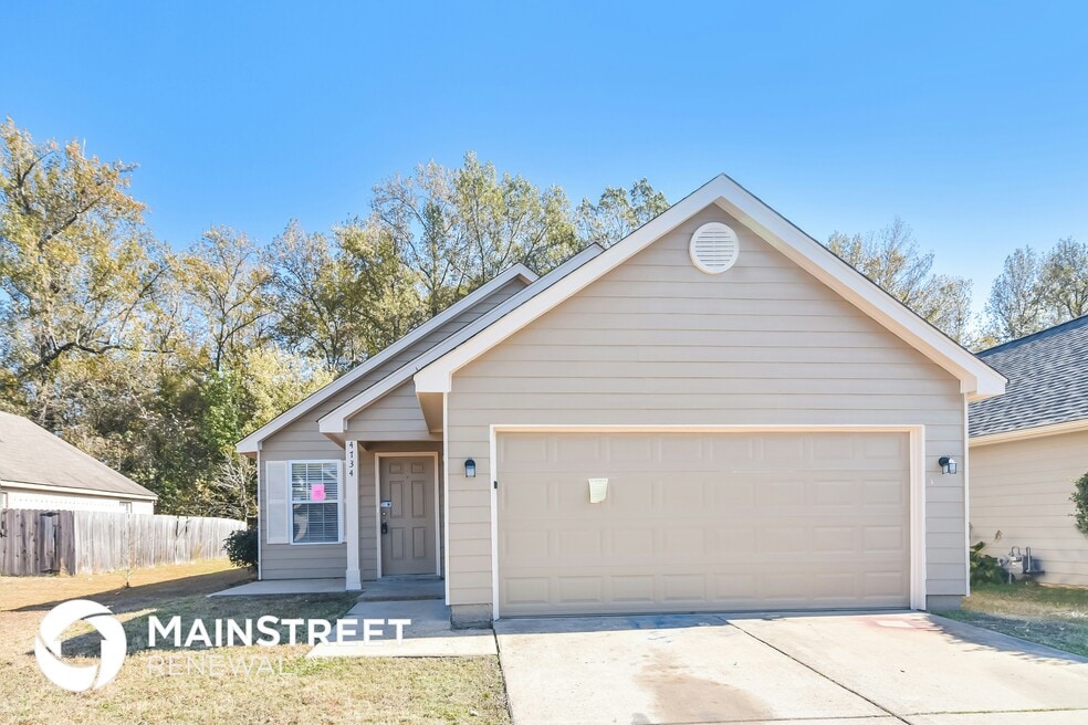 4734 Waterfront Oak Dr, Memphis, TN 38128 - photo 1