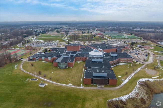 There is a 17 to 1 student-teacher ratio at Lake Orion Community High.