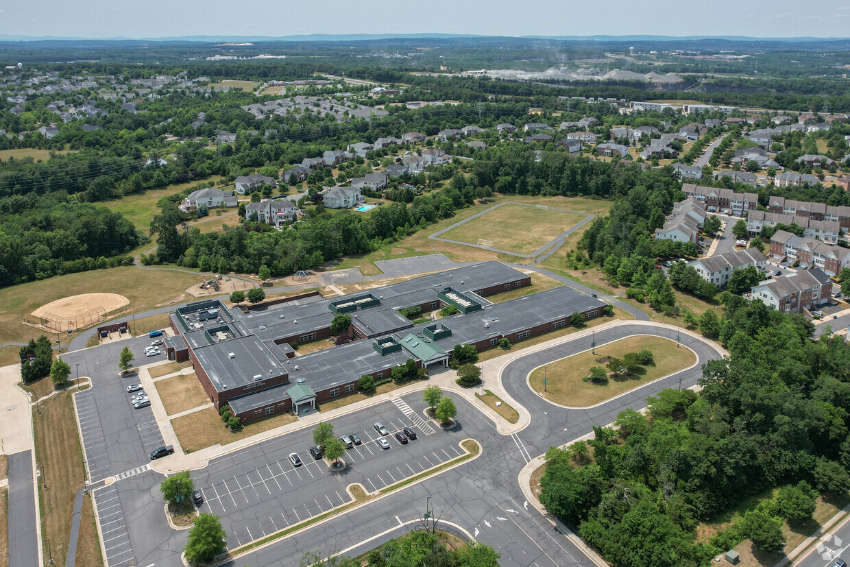 Newton-Lee Elementary School / Overview