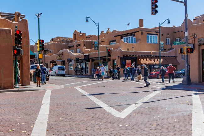 Residents of Casa Alegre have easy access to the great shopping in the Santa Fe Plaza.