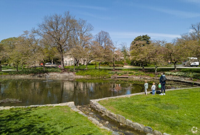 Footpaths lead you to the lakes of Homeland.