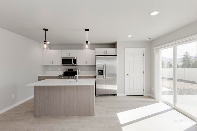 109 Bighorn St, Horseshoe Bend, ID 83629 - photo 3