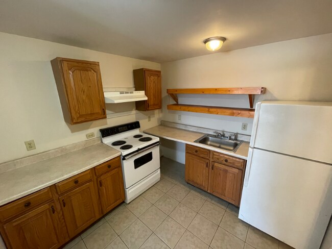 41 Academy St unit B-2, Amsterdam, NY 12010 - photo 5