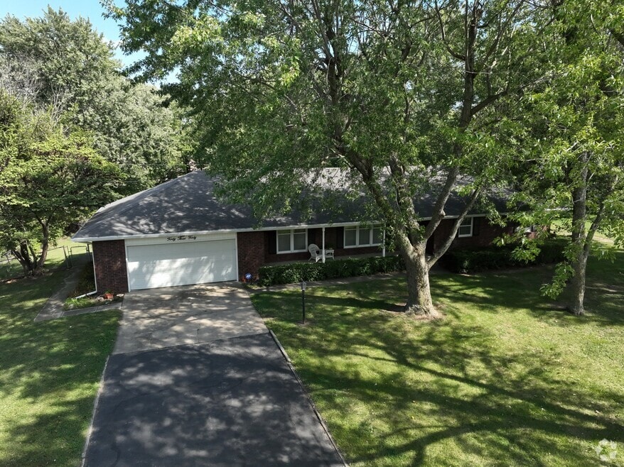 4340 SE Heathcliff Dr, Tecumseh, KS 66542 - photo 2