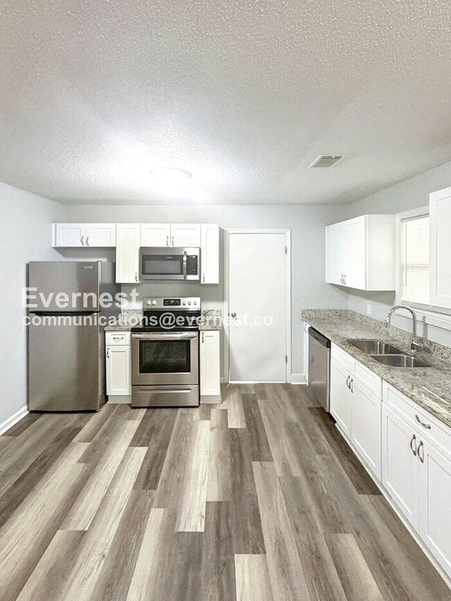 727 W Creek Cir, Monroe, GA 30655 - photo 3