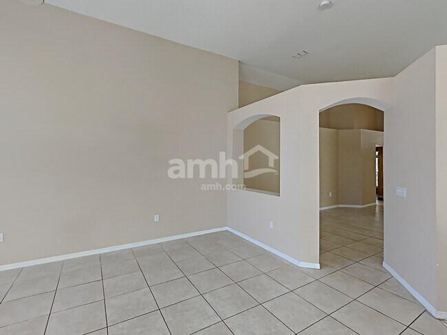 16502 Lake Heather Dr, Tampa, FL 33618 - photo 5