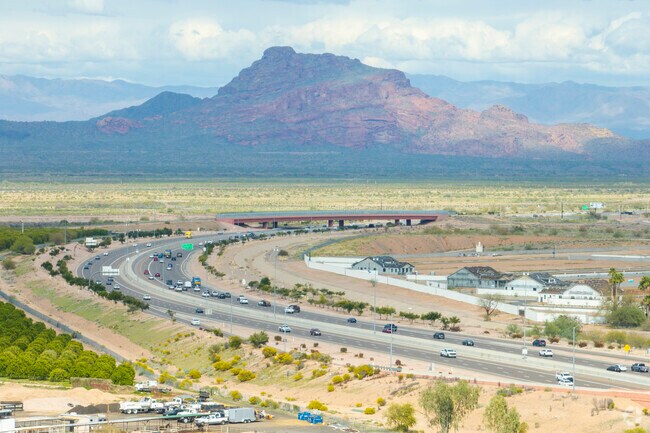 Many homes in Rancho de Arboleda offer views of the mountains to the east.