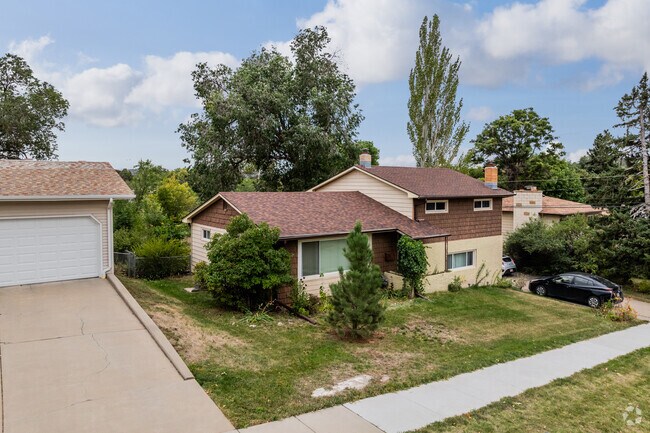 It's common to find split level homes in West Rapid City.