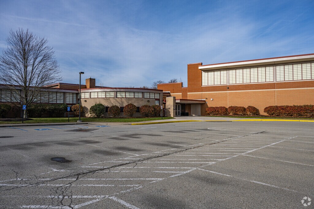 Eisenhower Elementary School is where the young minds go to learn and grow.