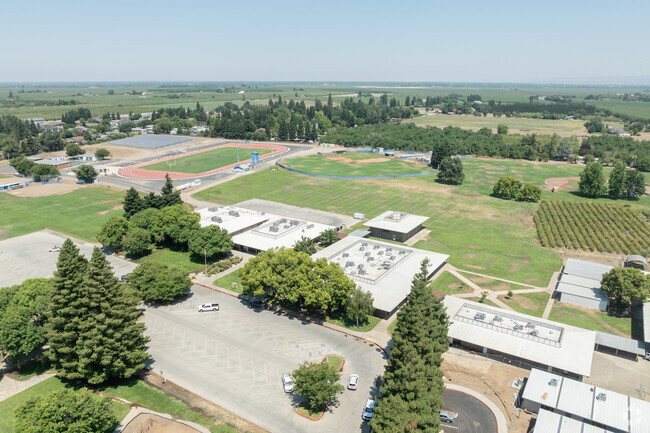 Niche gives Durham High School an overall grade of B for academics.