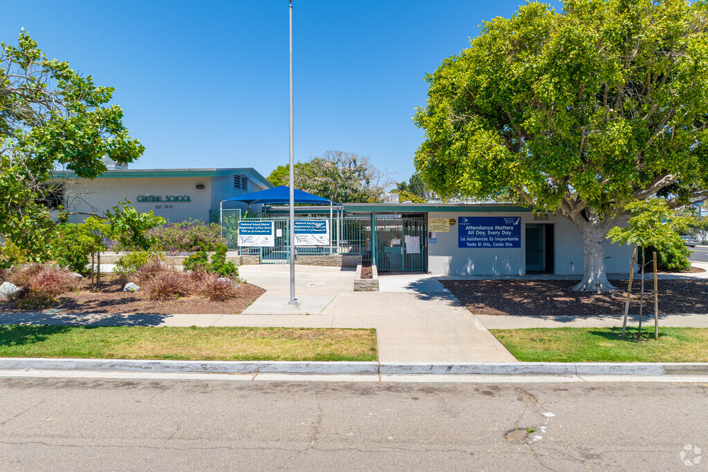 Central Elementary School as seen from the street.