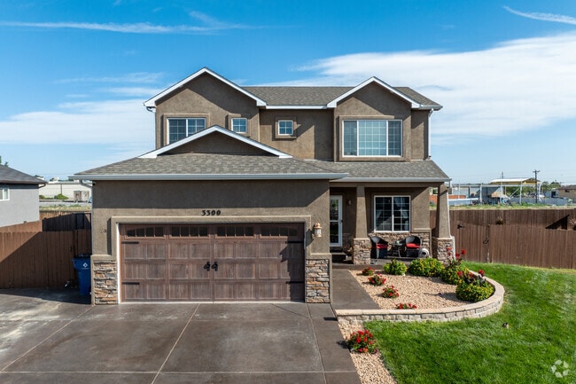 Southpointe homes have built-in garages.