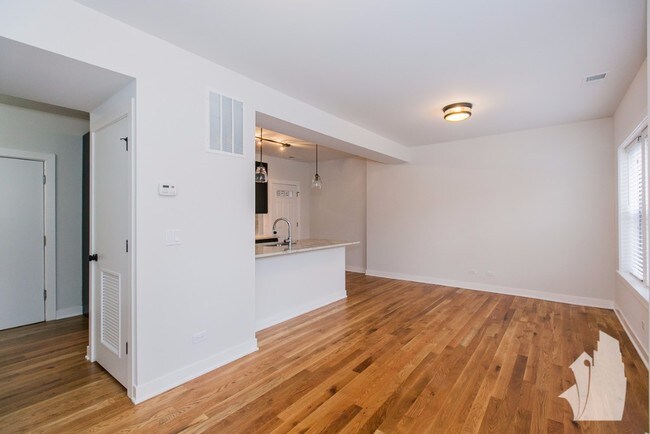 2201 W Eastwood Ave unit 2207-2N, Chicago, IL 60625 - photo 4