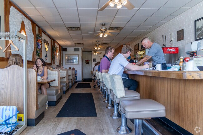 Get more acquainted with O’Hare at spots like neighborhood diner Mac’s.