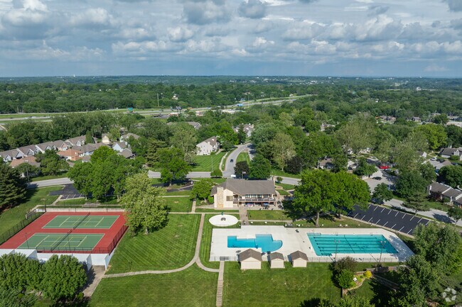 The Walden Recreation Center offers a country club atmosphere.