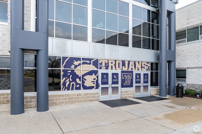 Troy Buchanan High School has a n above average 19:1 student teacher ratio.