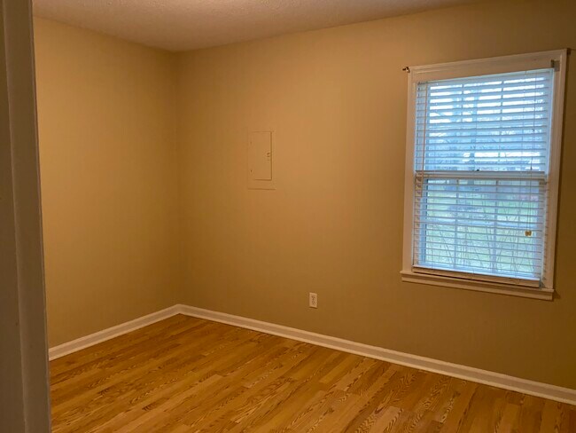 215 Navaho Trail unit B, Columbia, TN 38401 - photo 6