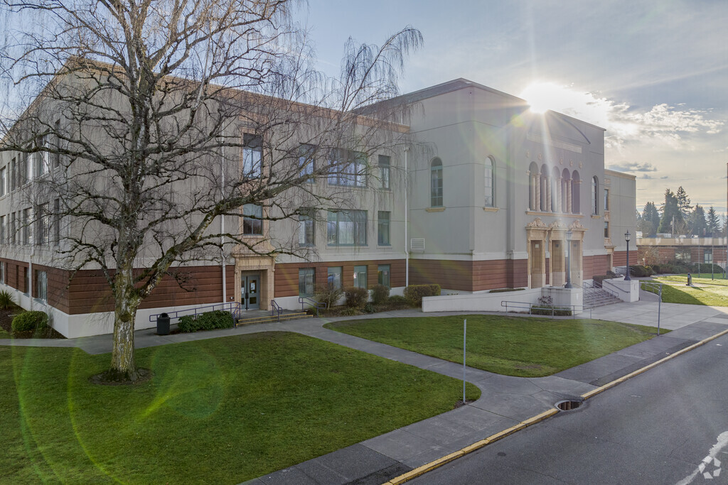 Puyallup High School, Rankings & Reviews - Homes.com