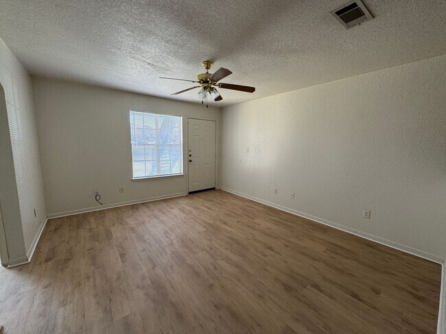2909 Cantabrian Dr unit B, Killeen, TX 76542 - photo 2