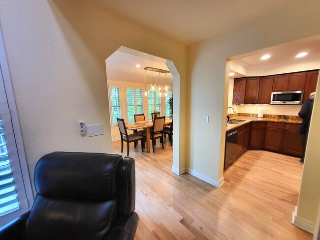 1518 E Nichols Cir, Centennial, CO 80122 - photo 6