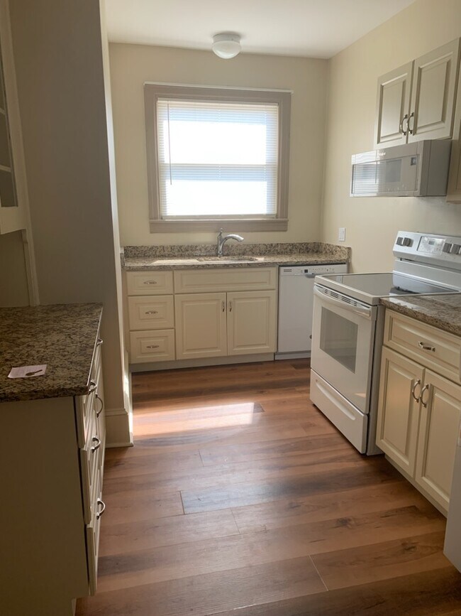 237 S Broad St unit 237 South Broad Stre, Nazareth, PA 18064 - photo 5