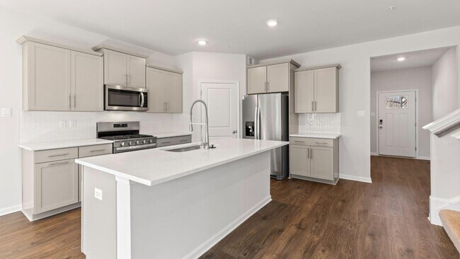 384 Atkinson St, Shenandoah Junction, WV 25442 - photo 5