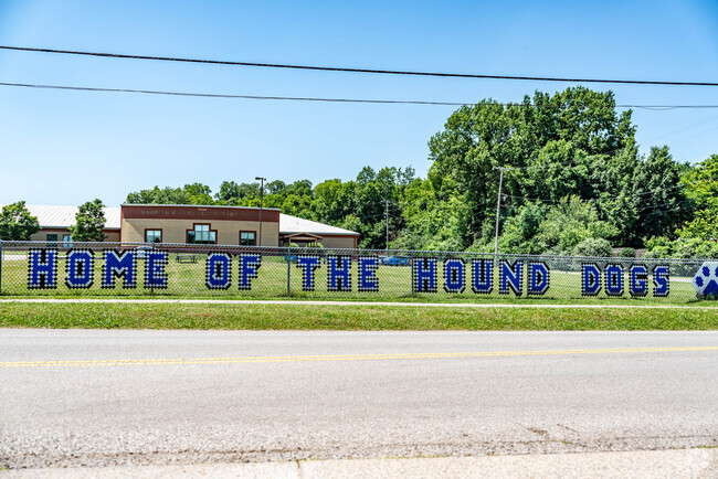 Home of the hound dogs sign at Harpeth Valley Elementary.