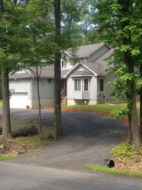 264 Whippoorwill Dr, Bushkill, PA 18324