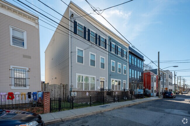 Like many DC neighborhoods, row homes are popular in the Ivy City neighborhood.