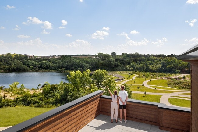 2250 Quarry Trails Dr, Columbus, OH 43228 - photo 2