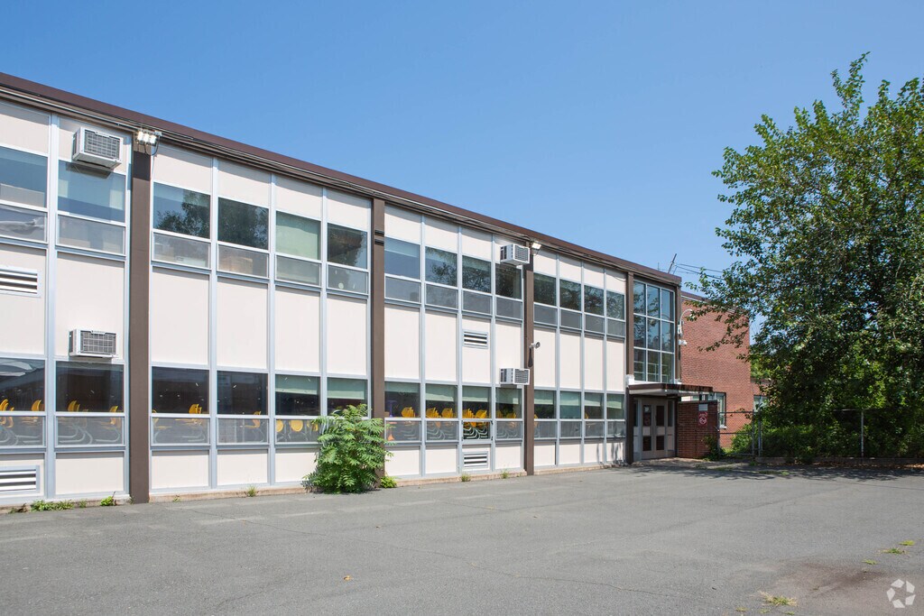 Daylight Twilight High School offers enriching activities such as arts, music and sports.