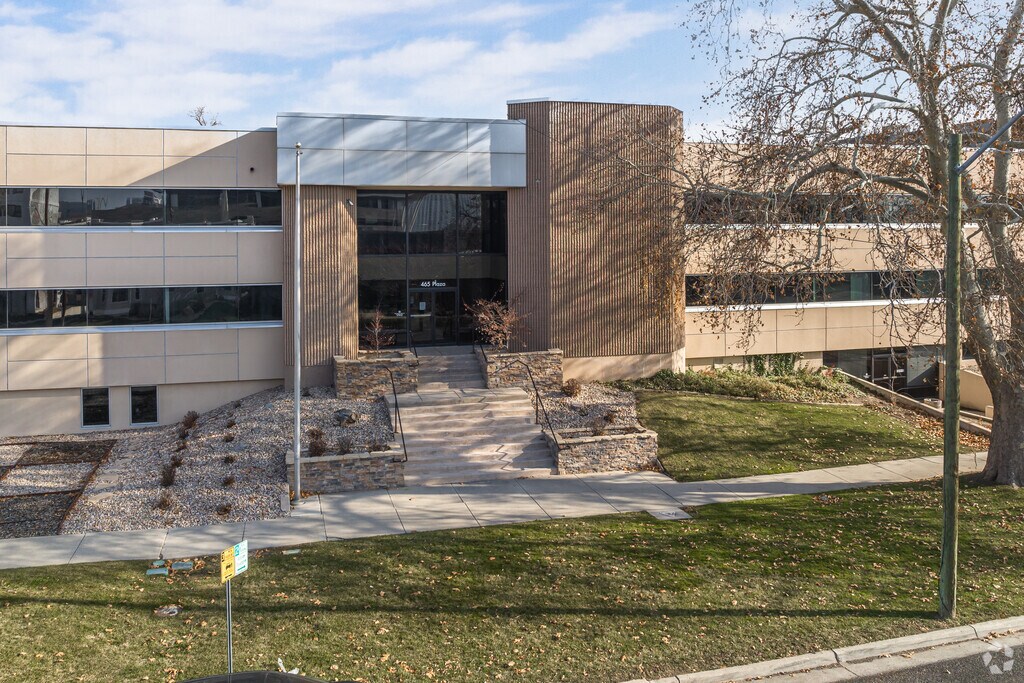 Salt Lake Virtual School’s entrance uses stone work to create different patterns.