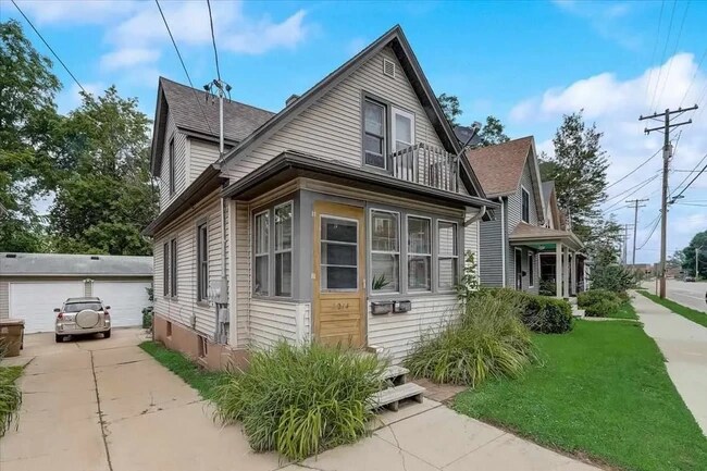 2214 Winnebago St unit 1, Madison, WI 53704 - photo 2